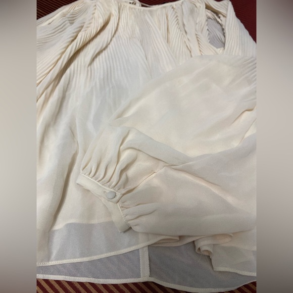 Aakaa Cream Pleated Blouse size S - Picture 7 of 7